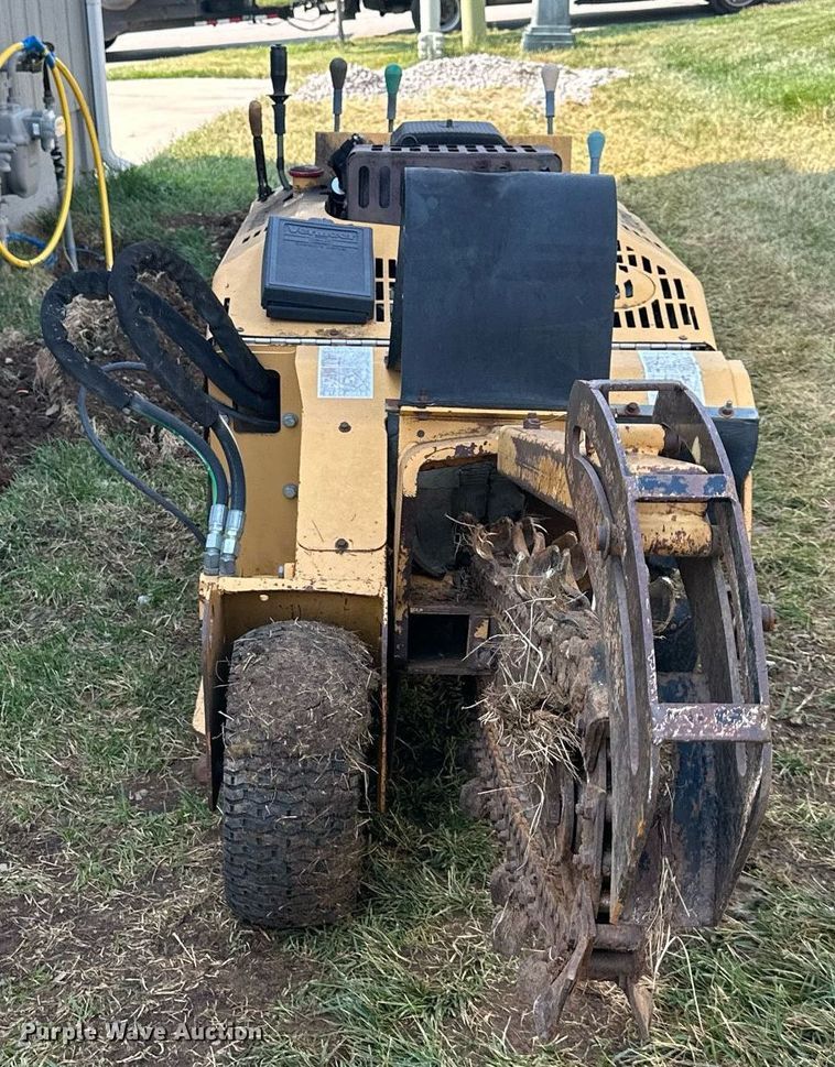 image for item LP9974 2000 Vermeer V2050  trencher
