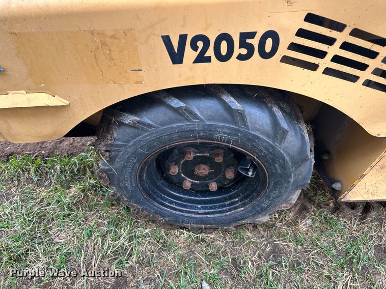 image for item LP9974 2000 Vermeer V2050  trencher
