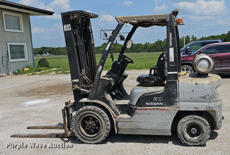 image for item LW9615 Nissan 60  forklift