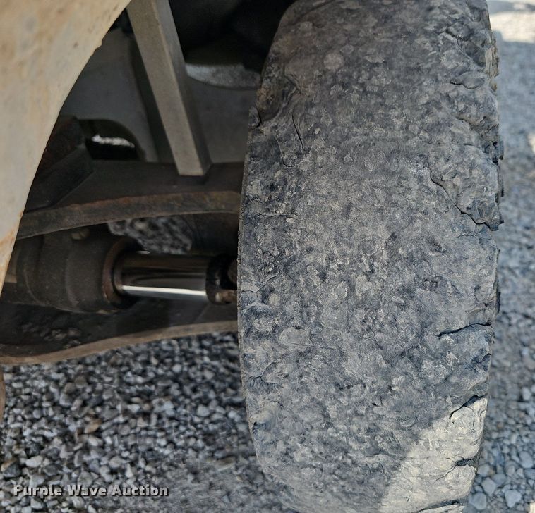 image for item LW9615 Nissan 60  forklift