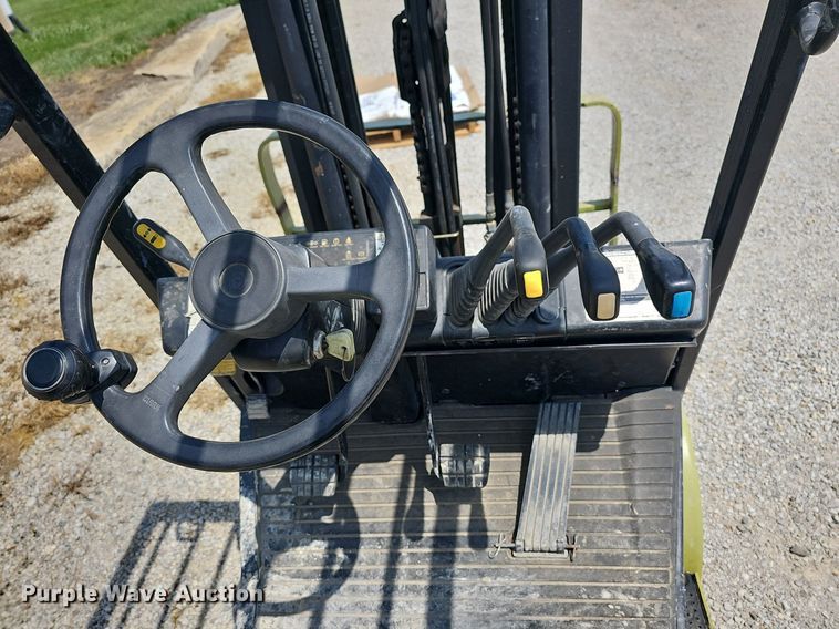 image for item LW9616 Clark CGC20  forklift