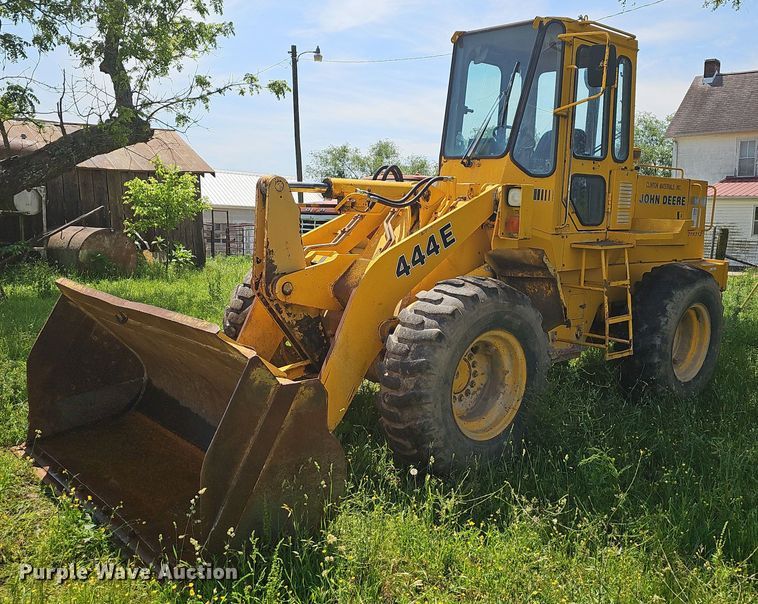 image for item LW9620 1992 John Deere 444E  wheel loader
