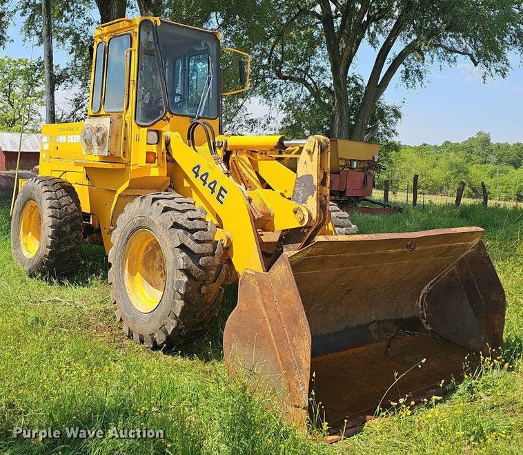 image for item LW9620 1992 John Deere 444E  wheel loader