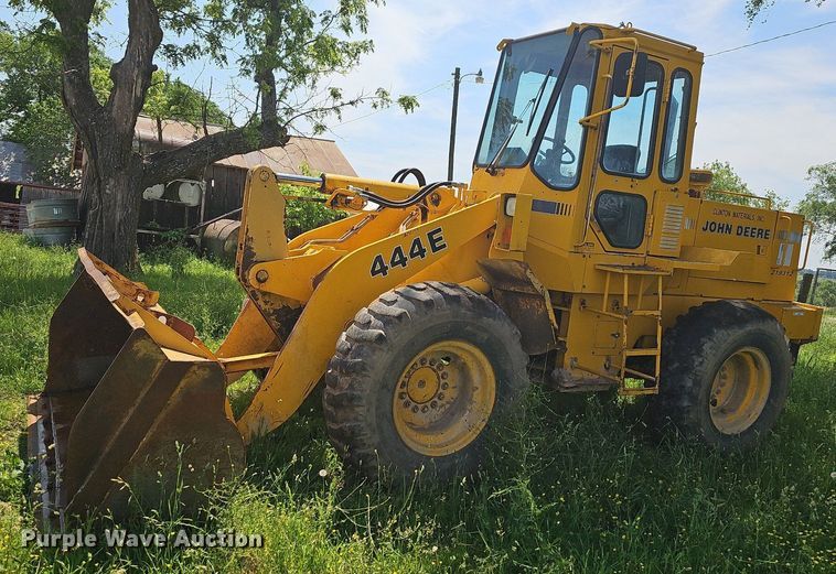 image for item LW9620 1992 John Deere 444E  wheel loader