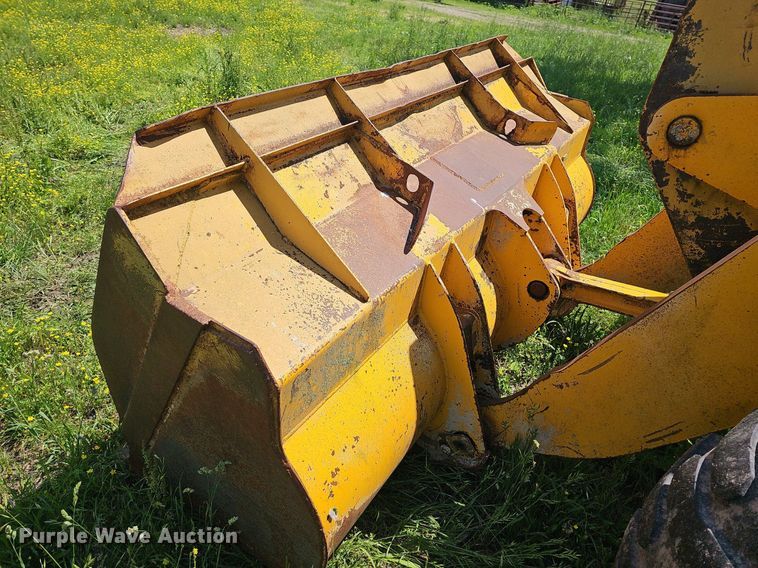 image for item LW9620 1992 John Deere 444E  wheel loader