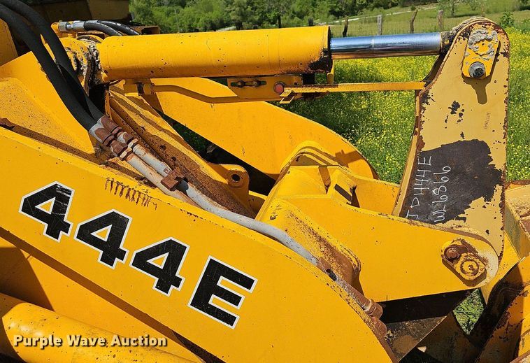 image for item LW9620 1992 John Deere 444E  wheel loader