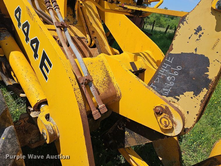 image for item LW9620 1992 John Deere 444E  wheel loader