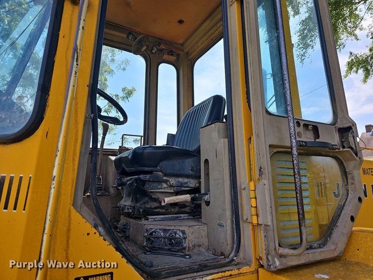 image for item LW9620 1992 John Deere 444E  wheel loader