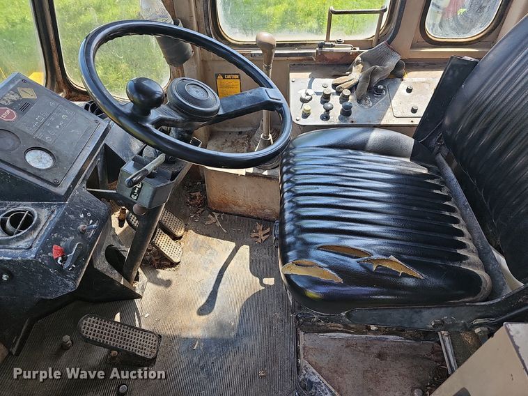 image for item LW9620 1992 John Deere 444E  wheel loader