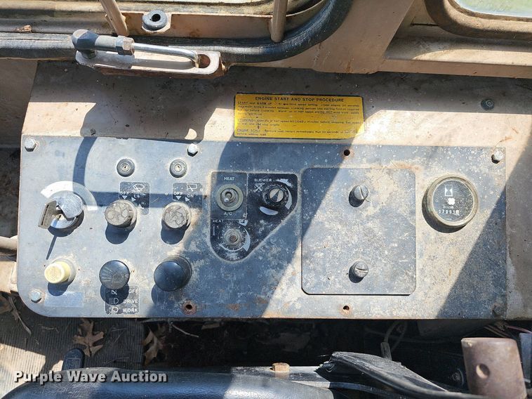 image for item LW9620 1992 John Deere 444E  wheel loader