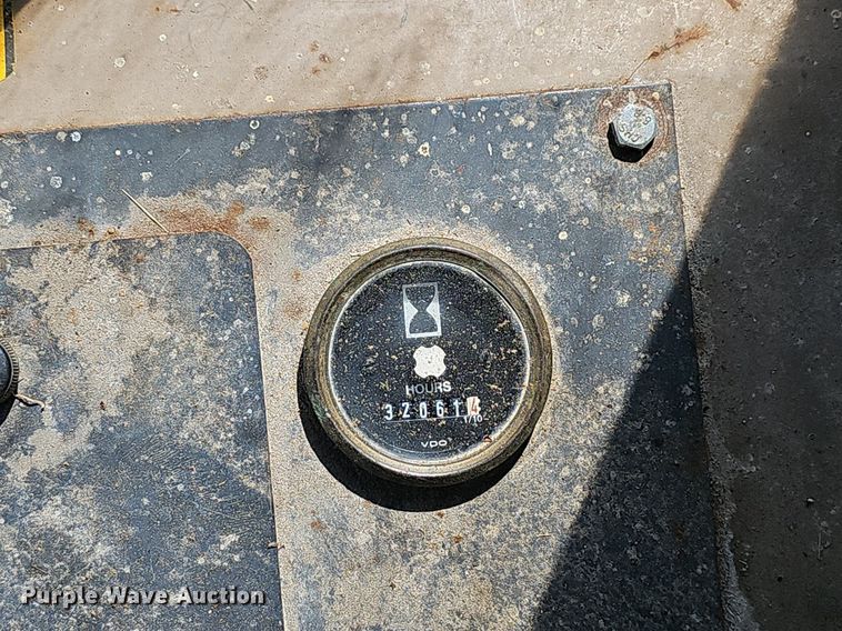 image for item LW9620 1992 John Deere 444E  wheel loader