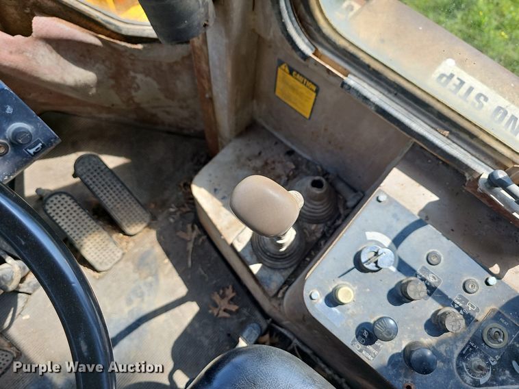 image for item LW9620 1992 John Deere 444E  wheel loader