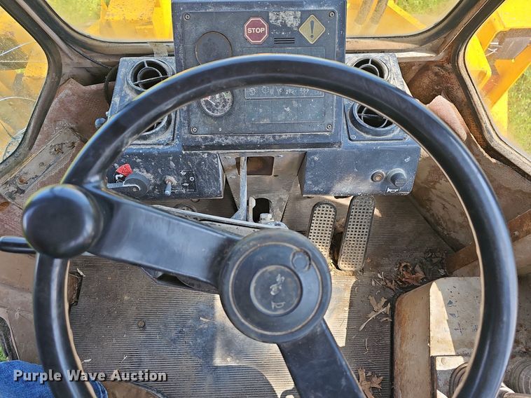 image for item LW9620 1992 John Deere 444E  wheel loader