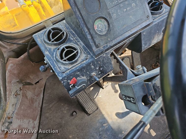 image for item LW9620 1992 John Deere 444E  wheel loader