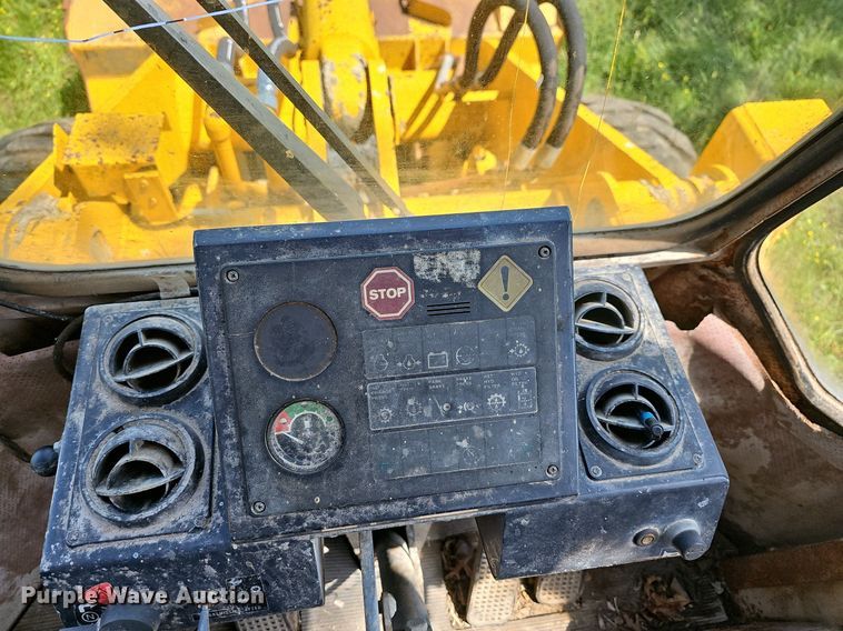 image for item LW9620 1992 John Deere 444E  wheel loader