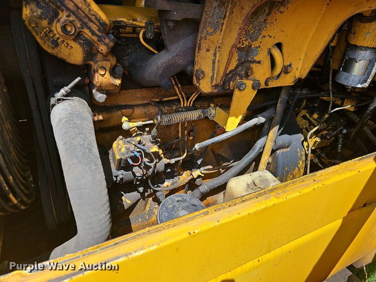 image for item LW9620 1992 John Deere 444E  wheel loader