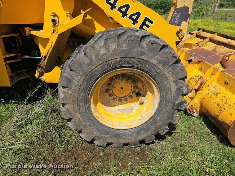 image for item LW9620 1992 John Deere 444E  wheel loader