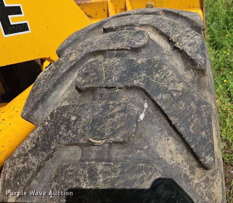 image for item LW9620 1992 John Deere 444E  wheel loader
