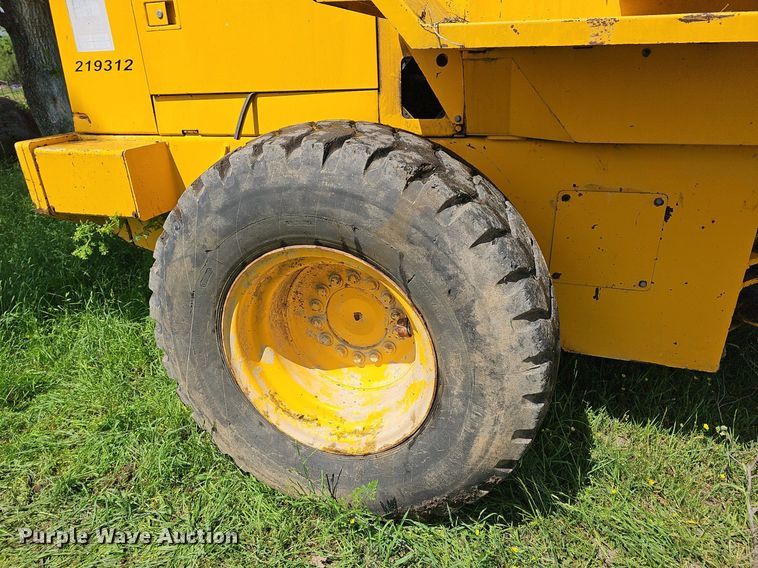 image for item LW9620 1992 John Deere 444E  wheel loader
