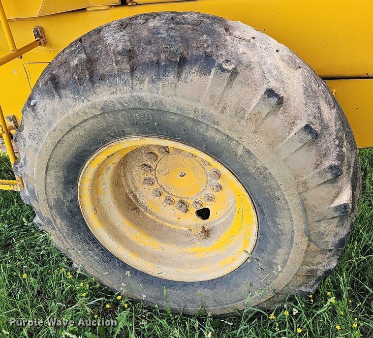 image for item LW9620 1992 John Deere 444E  wheel loader