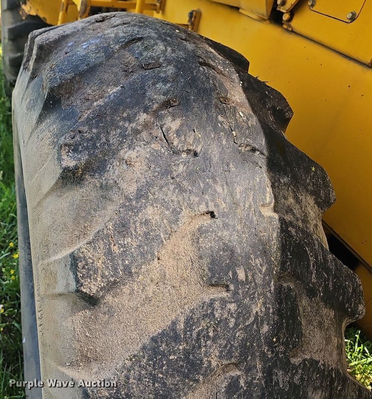 image for item LW9620 1992 John Deere 444E  wheel loader