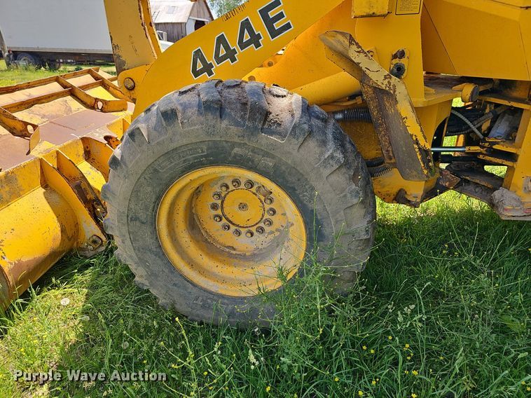 image for item LW9620 1992 John Deere 444E  wheel loader