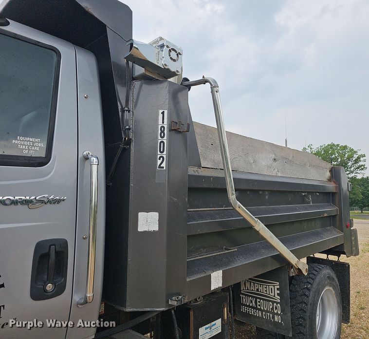 image for item LW9625 2009 International WorkStar 7400  dump truck