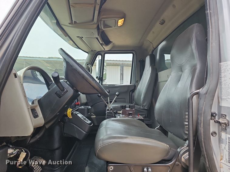 image for item LW9625 2009 International WorkStar 7400  dump truck