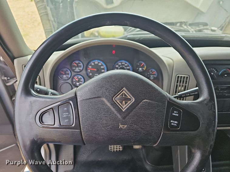 image for item LW9625 2009 International WorkStar 7400  dump truck