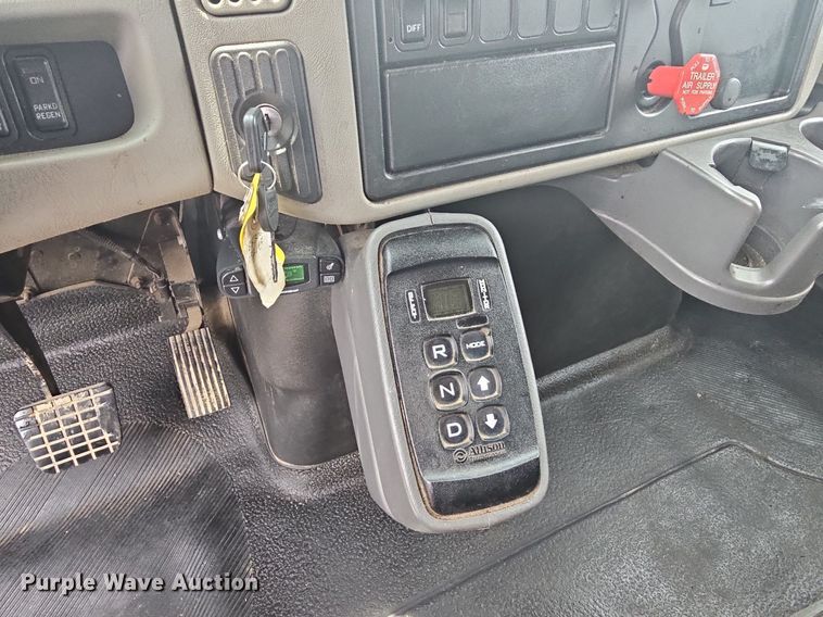 image for item LW9625 2009 International WorkStar 7400  dump truck