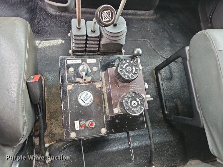 image for item LW9625 2009 International WorkStar 7400  dump truck