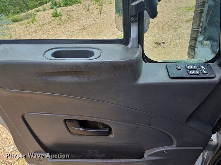 image for item LW9625 2009 International WorkStar 7400  dump truck