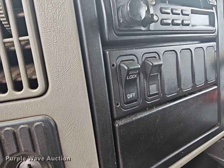 image for item LW9625 2009 International WorkStar 7400  dump truck