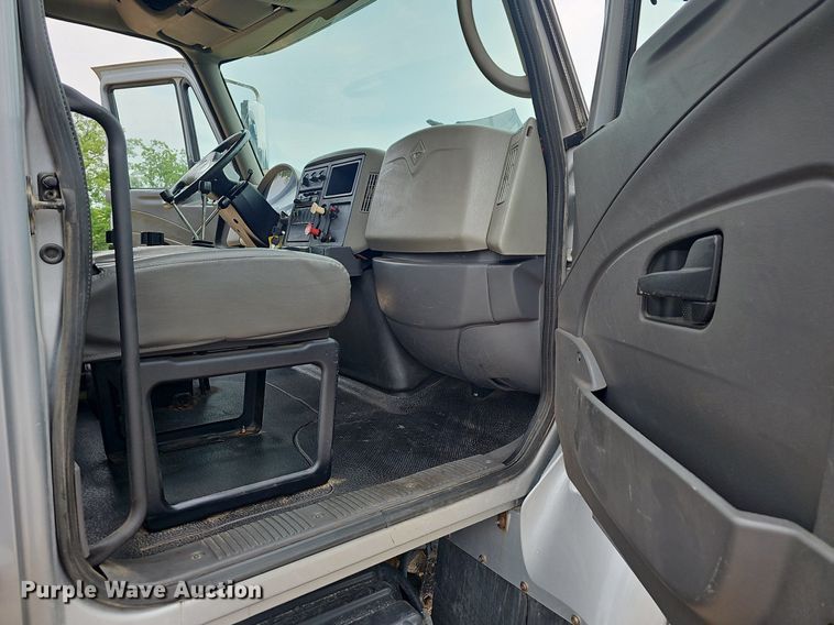 image for item LW9625 2009 International WorkStar 7400  dump truck