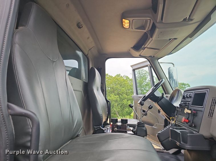 image for item LW9625 2009 International WorkStar 7400  dump truck