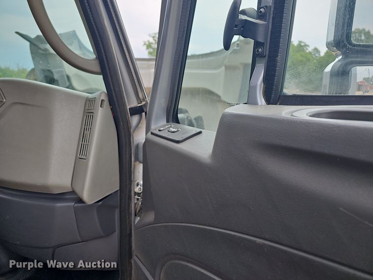 image for item LW9625 2009 International WorkStar 7400  dump truck