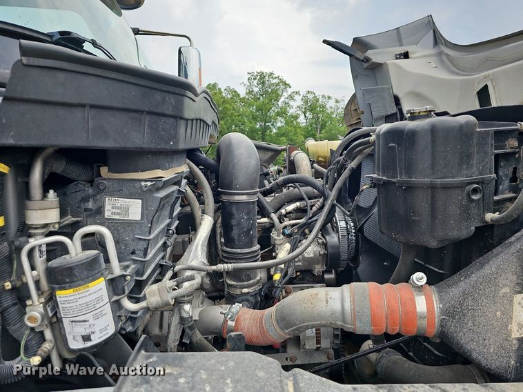 image for item LW9625 2009 International WorkStar 7400  dump truck