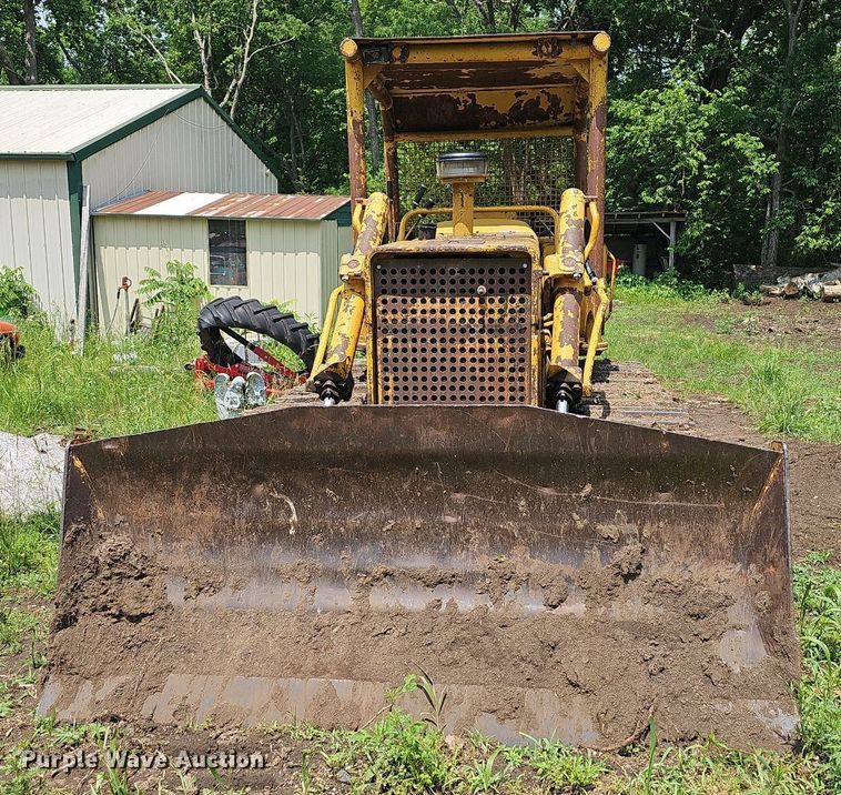 image for item LW9647 Massey Ferguson 400  dozer