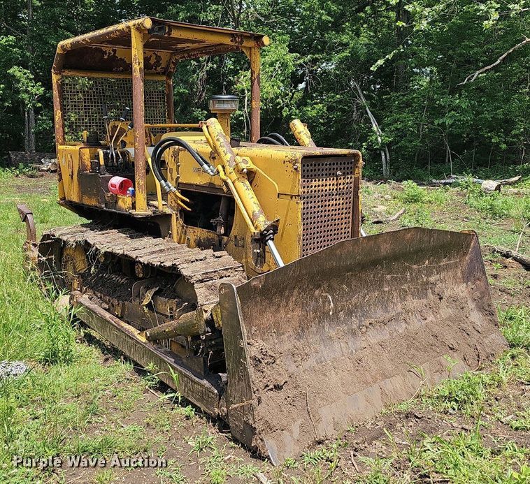 image for item LW9647 Massey Ferguson 400  dozer