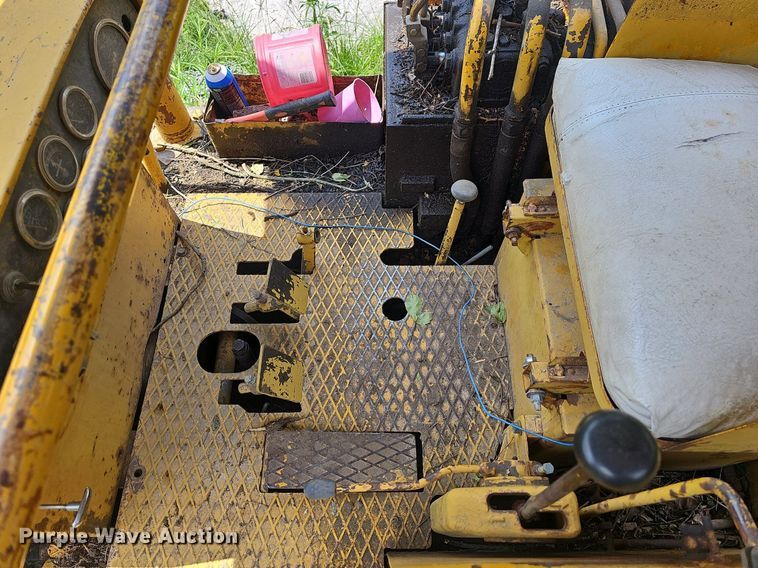 image for item LW9647 Massey Ferguson 400  dozer