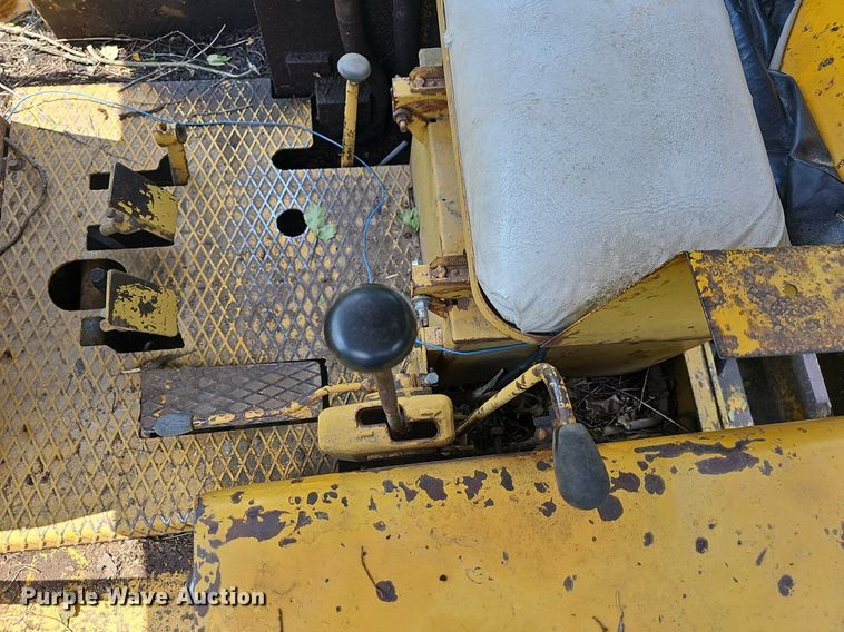 image for item LW9647 Massey Ferguson 400  dozer