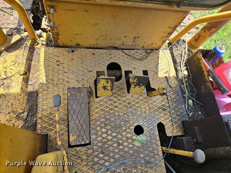 image for item LW9647 Massey Ferguson 400  dozer