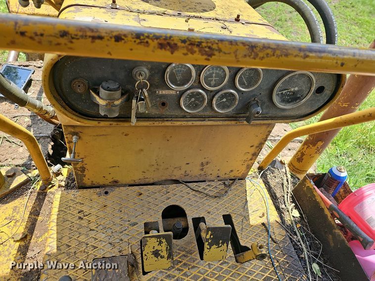 image for item LW9647 Massey Ferguson 400  dozer
