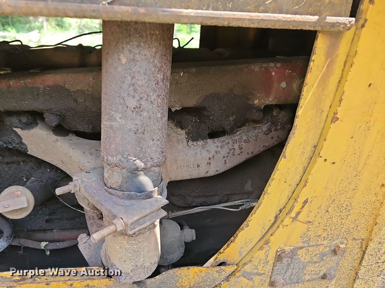 image for item LW9647 Massey Ferguson 400  dozer
