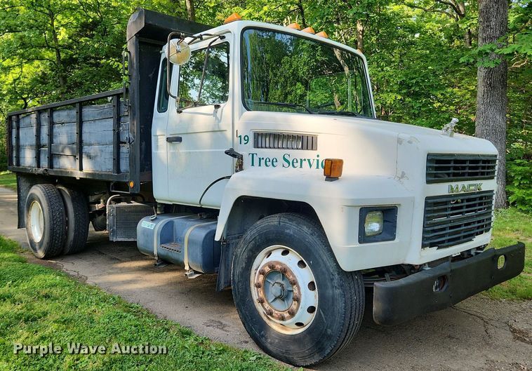 image for item LX9566 2000 Mack CS250P  dump flatbed truck