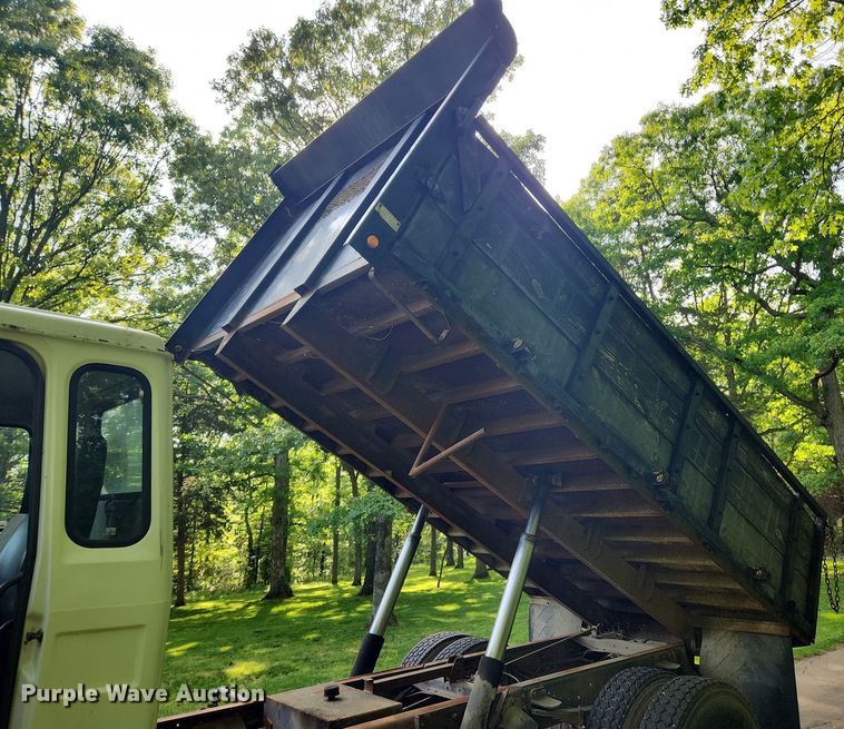 image for item LX9566 2000 Mack CS250P  dump flatbed truck