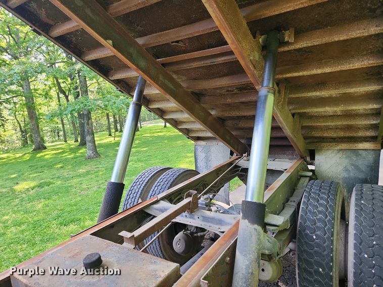 image for item LX9566 2000 Mack CS250P  dump flatbed truck