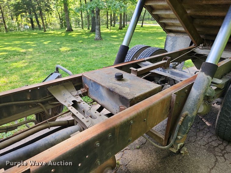 image for item LX9566 2000 Mack CS250P  dump flatbed truck