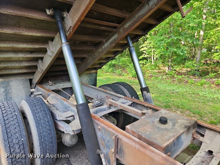 image for item LX9566 2000 Mack CS250P  dump flatbed truck