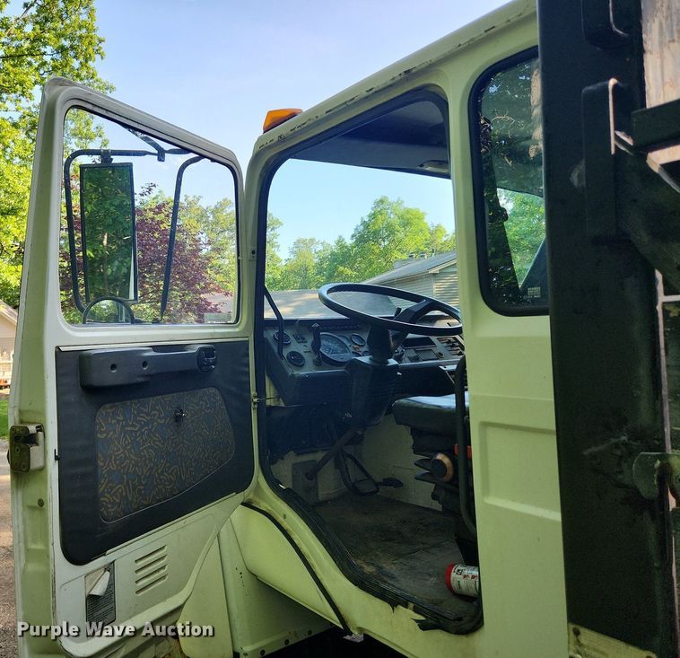 image for item LX9566 2000 Mack CS250P  dump flatbed truck